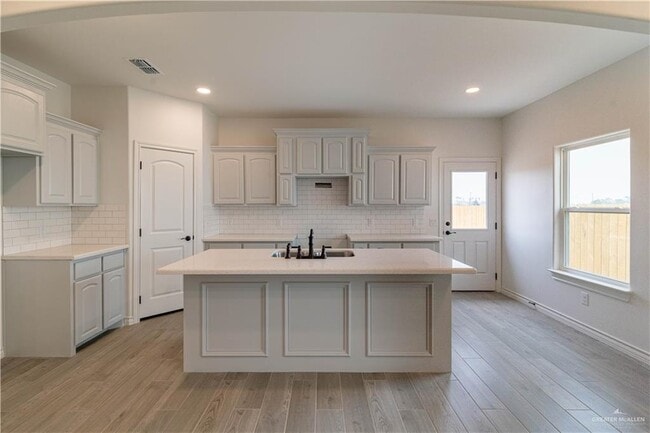 Building Photo - 405 Rio Red St