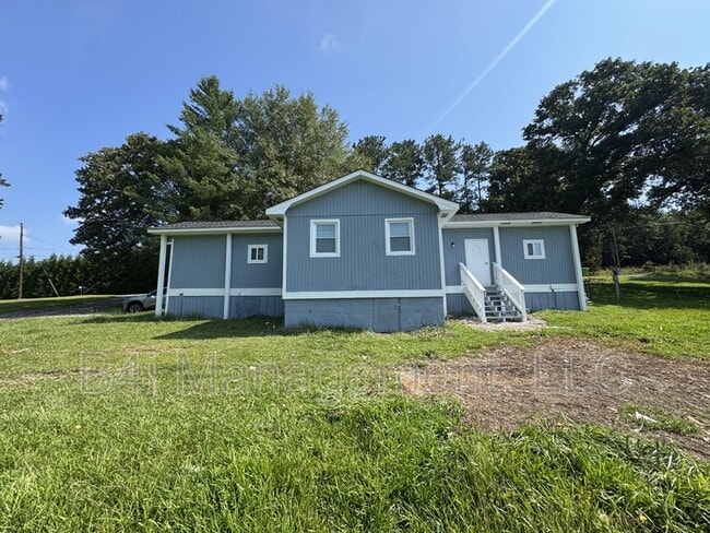 Building Photo - 308 Pleasant Valley Rd SE