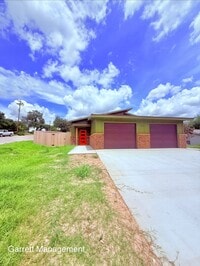Building Photo - 207 N Ridge
