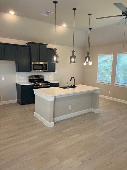 Building Photo - 3336 Vine Ter Trce