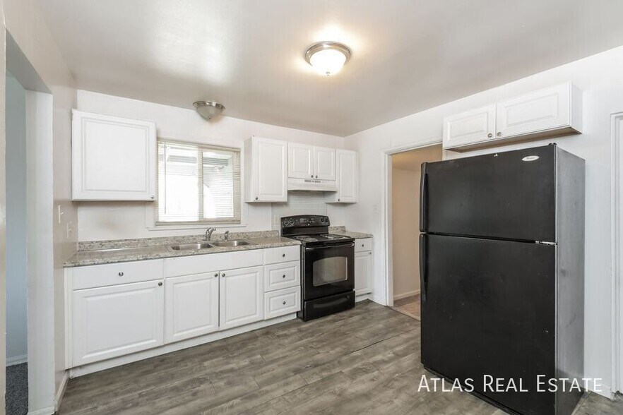 Building Photo - 217 S Xavier St