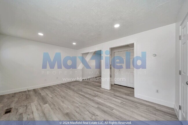Building Photo - North Salt Lake 2 BD 1 BA - $500.00 Security Deposit OAC -Brookside Lofts Unit 18