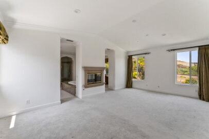 Building Photo - Luxurious, 5450 SqFt,  5 Ensuite Bedrooms ...