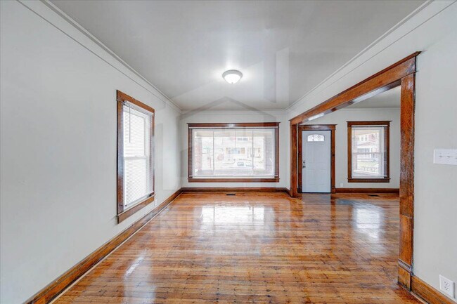 Building Photo - 960 Eastern Ave