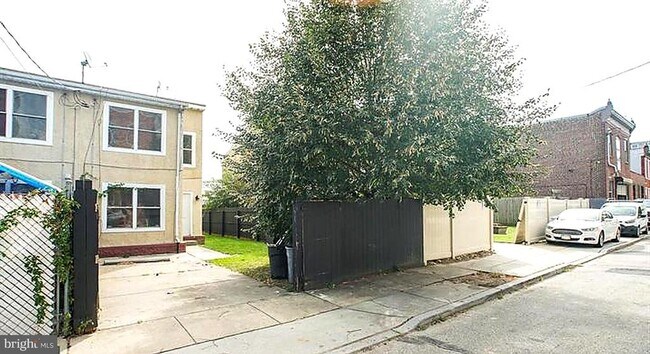 Building Photo - 1324 N Hancock St