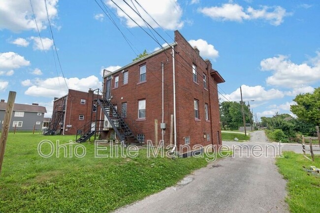 Building Photo - 1094 Oakwood Ave