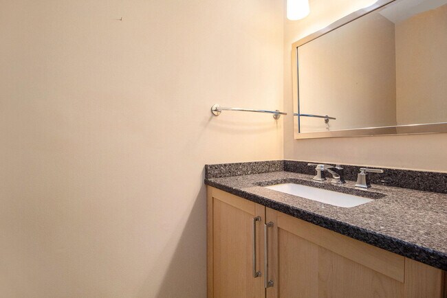 Building Photo - 614 Peninsula Ct