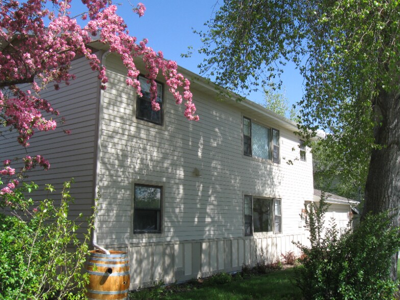 Building Photo - 2000-2002 S Black Ave