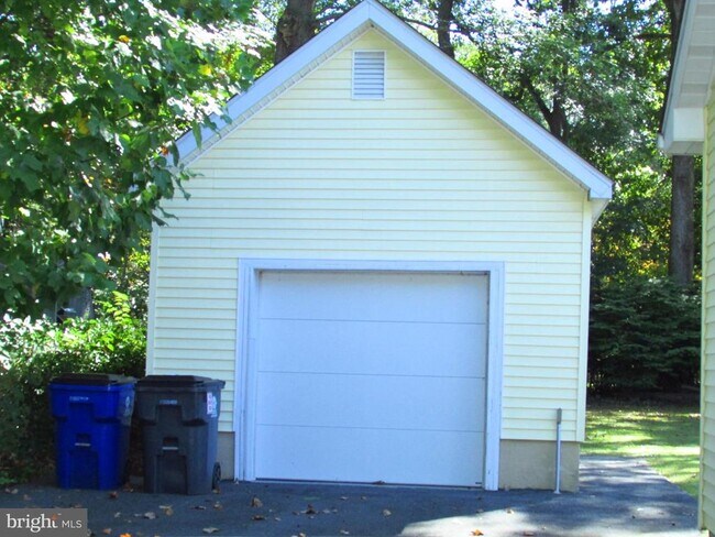 Building Photo - 23229 Boat Dock Ct E