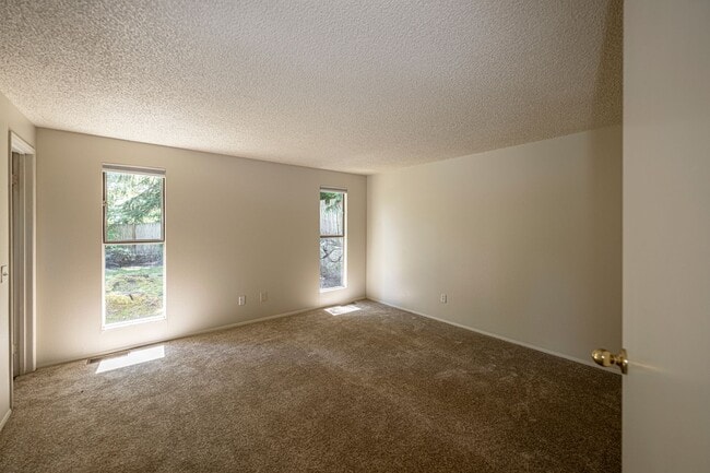Building Photo - 17123 NE 31st Pl