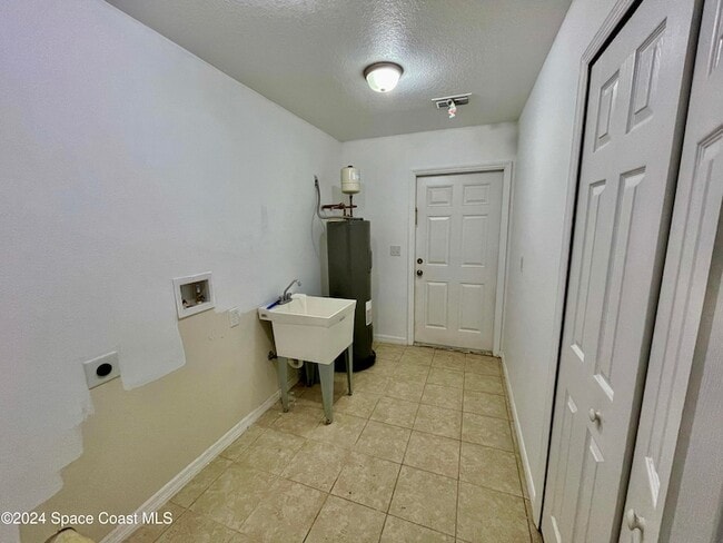 Building Photo - 1000 Dames Ct