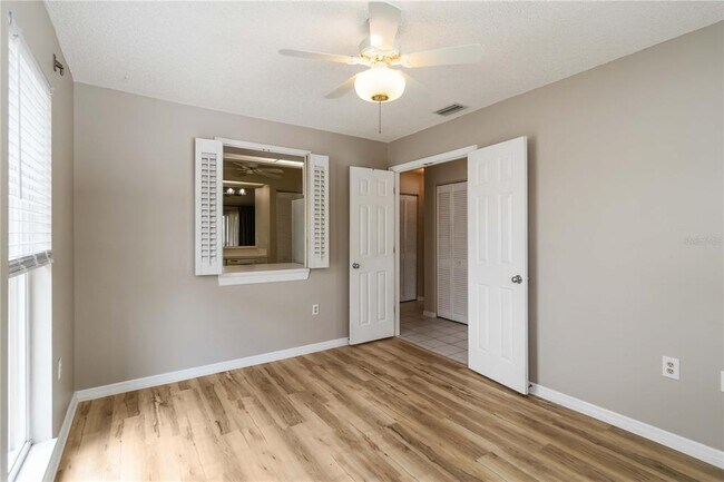 Building Photo - 880 Bird Bay Dr W
