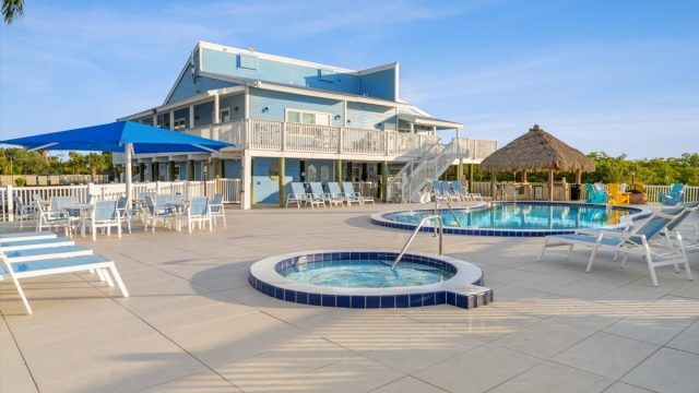 Building Photo - 100 61st St E