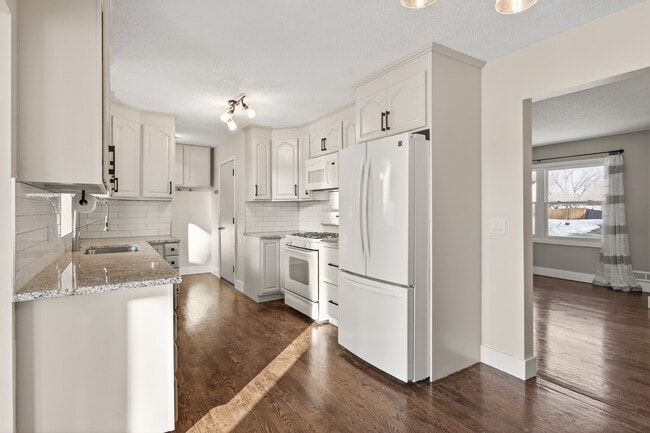 Building Photo - 15348 Drexel Way