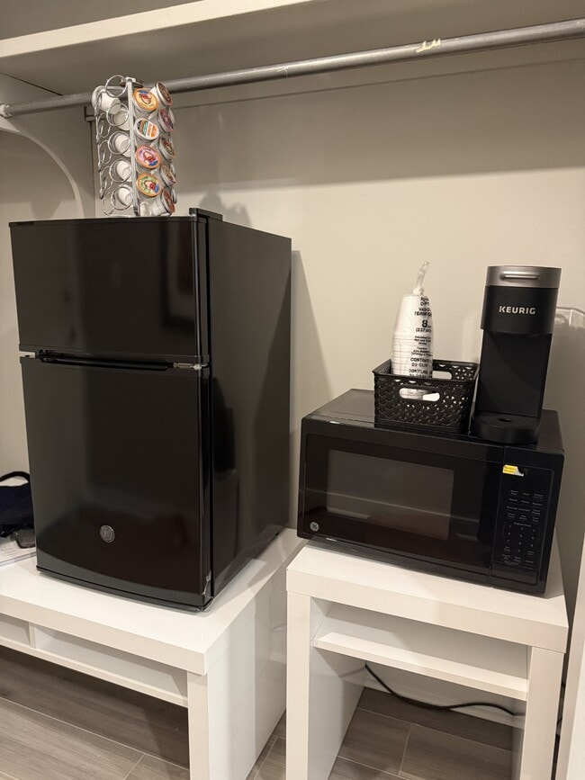 Building Photo - 6666 Brookmont Terrace