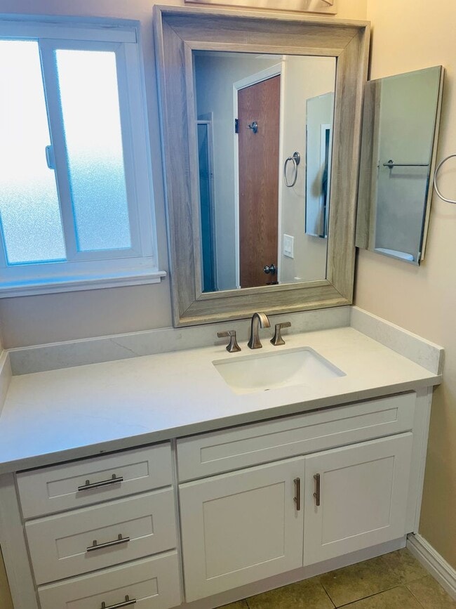 Building Photo - Beautiful 3bed/2ba house on Cul-de-sac. Great location with Cupertino Schools.