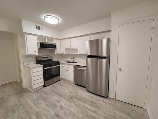 Building Photo - 2308 Barton Village Cir