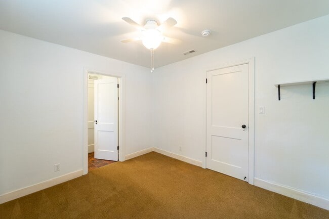 Building Photo - Luxurious Portland Heights home tucked away on a private street on nearly half an acre.