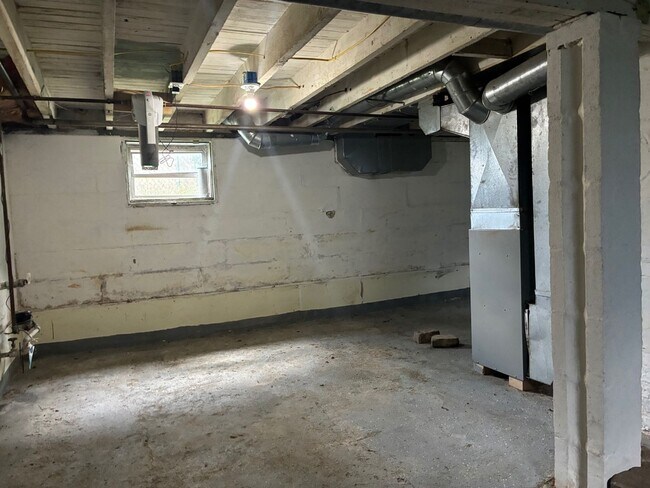 Building Photo - 118 Floral Ct