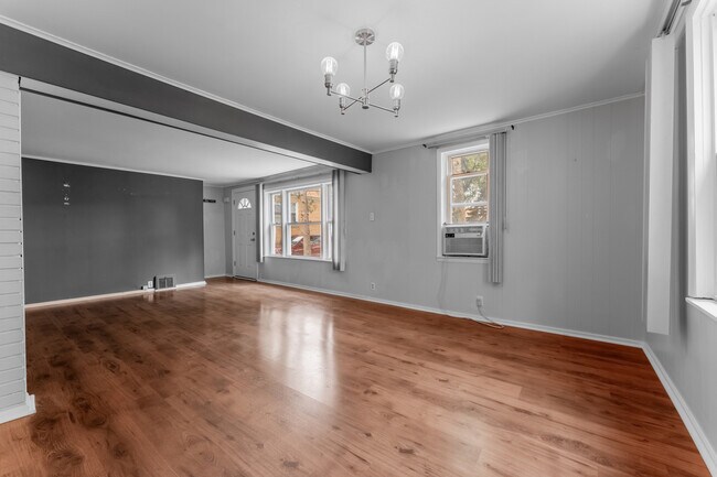 Building Photo - 3635 N Oconto Ave