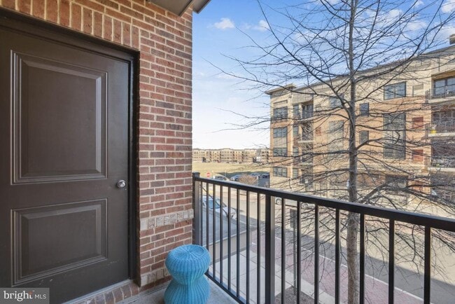 Building Photo - 9521 Bastille St