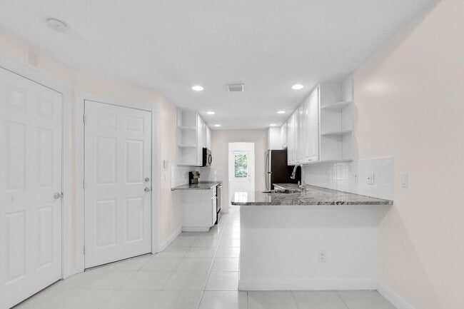 Building Photo - 3183 E Community Dr