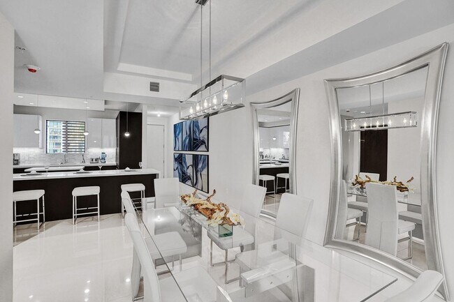 Building Photo - 3040 N Ocean Blvd