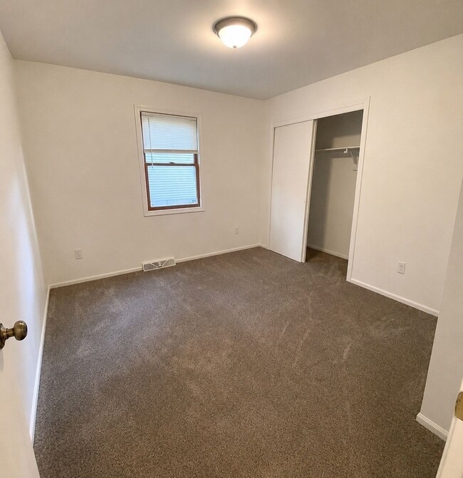 Building Photo - 1112 S 63rd St