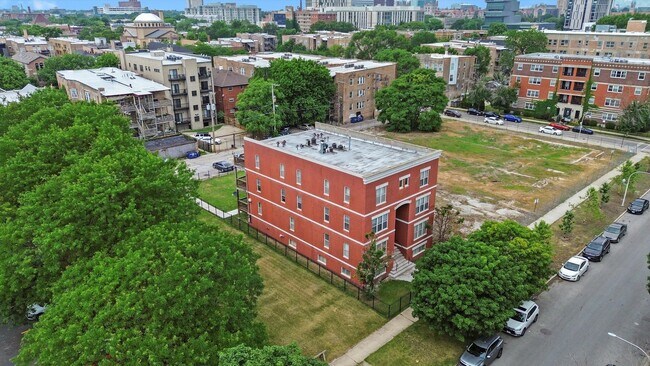 Building Photo - 6220 S Kenwood Ave