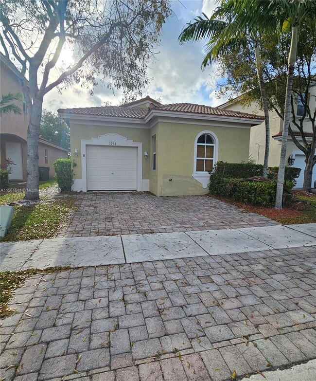 Primary Photo - 1016 NE 39th Ave