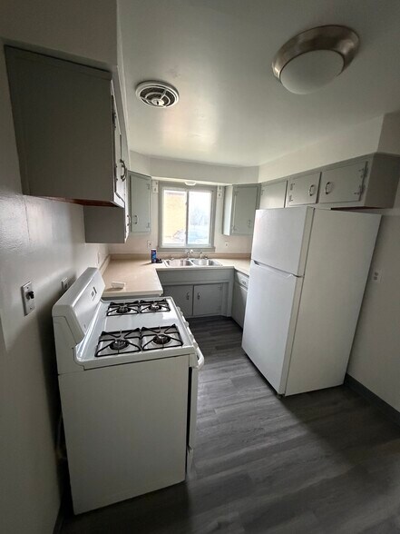 Building Photo - 2025 Abbott Rd