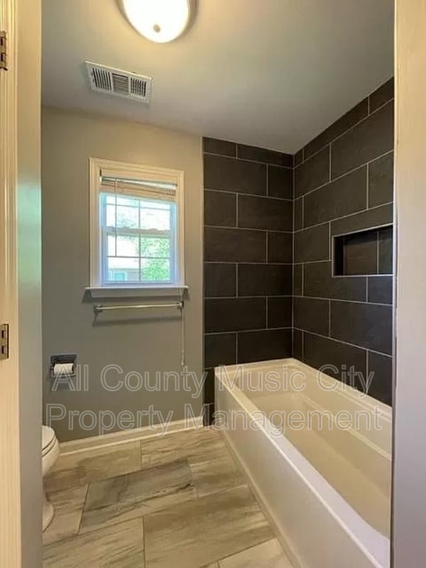 Building Photo - 425 Chamberlain Park Ln