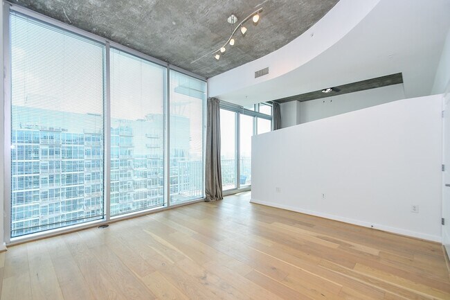 Building Photo - 5925 Almeda Rd