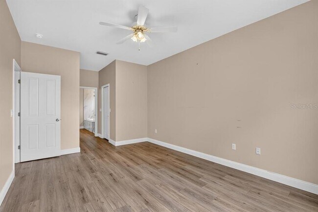 Building Photo - 5605 Hawklake Rd