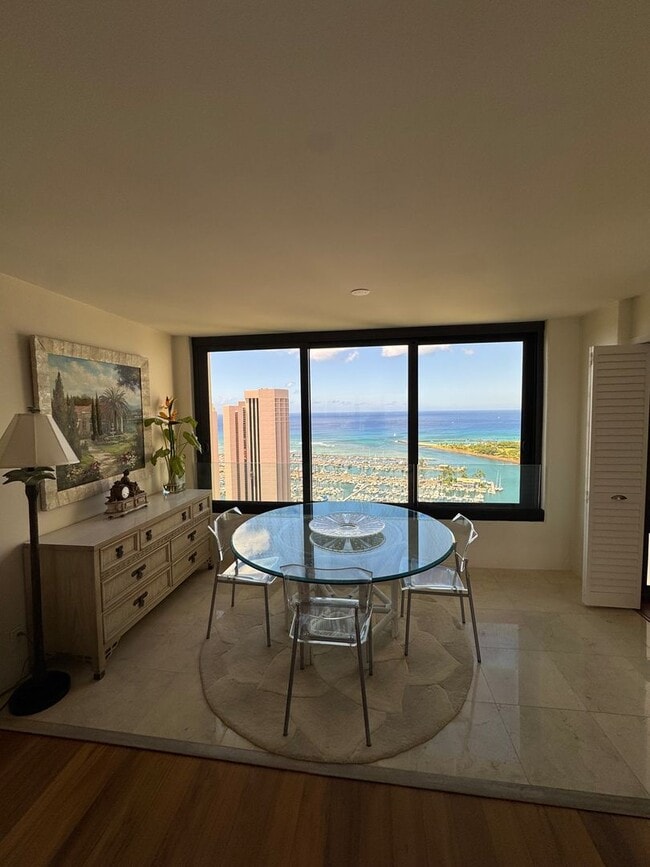 Building Photo - Luxury High-Rise Living with Panoramic Ocean Views at Yacht Harbor Towers