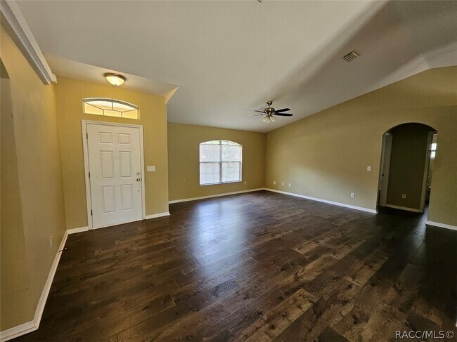 Building Photo - 844 W Wycliffe Ln