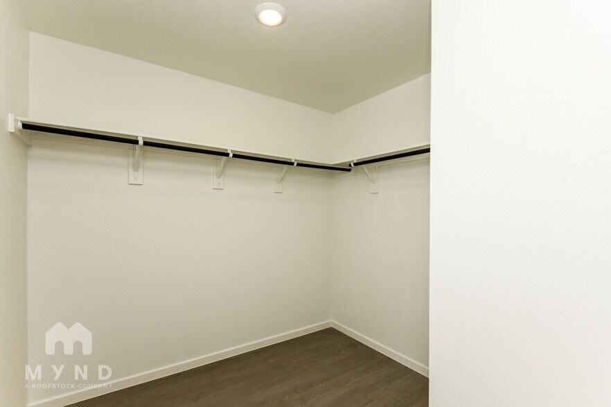 Building Photo - 2708 Ctr Crk Ln