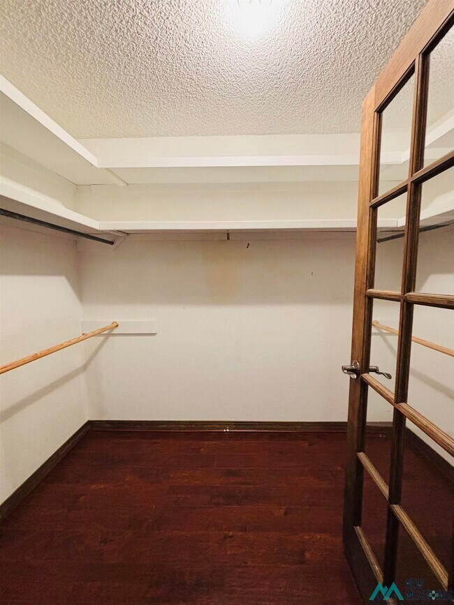 Building Photo - 1917 Colonial Pkwy