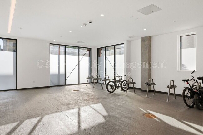 Building Photo - 52 Kirkwood Ave