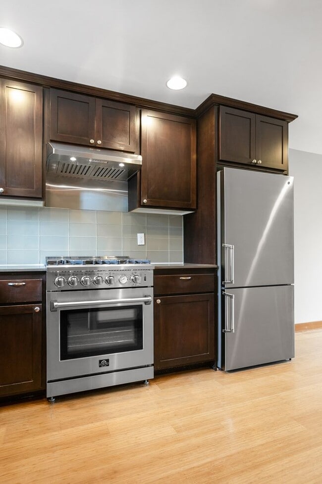 Building Photo - Immaculate West Seattle Townhome