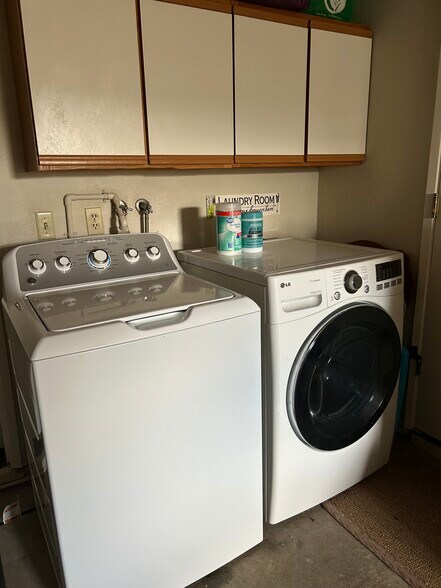 Building Photo - 1060 Waring St