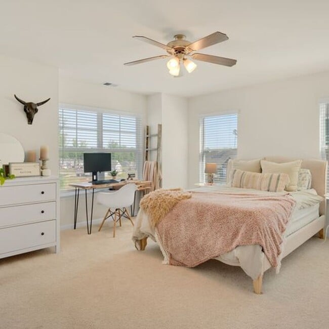 Building Photo - Move-In Ready, End Unit Two Story Townhome...
