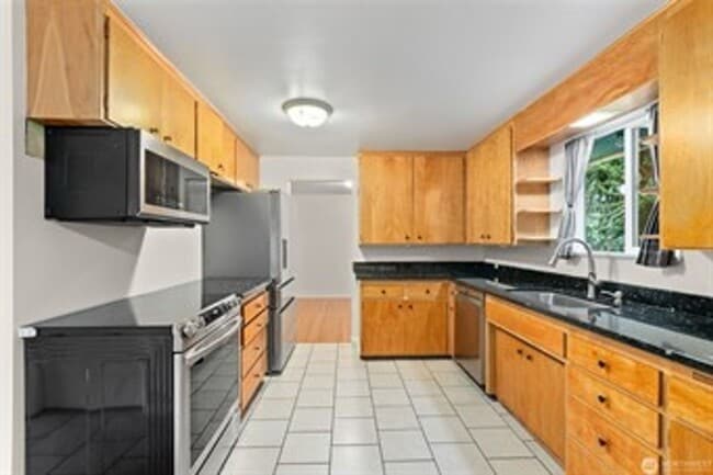 Building Photo - 3Bd/1.75Ba Seattle House
