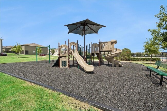 Building Photo - 2076 Monteverde Ave