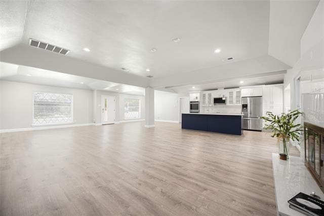 Building Photo - 6350 Glennox Ln
