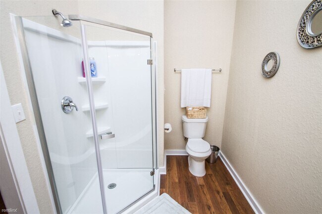 Building Photo - 121 Douglas Way St