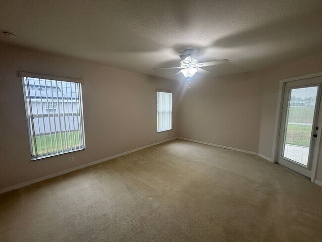 Building Photo - Move in ready 3/2 in 55+ community - near everything