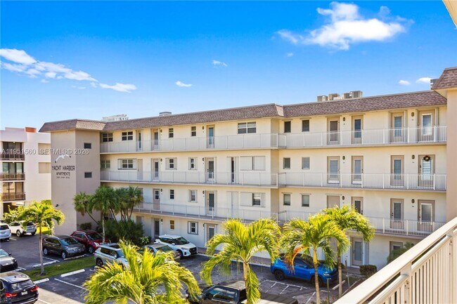 Building Photo - 2200 Diana Dr