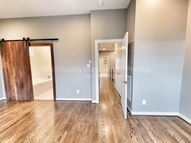 Building Photo - 1324 Delano St