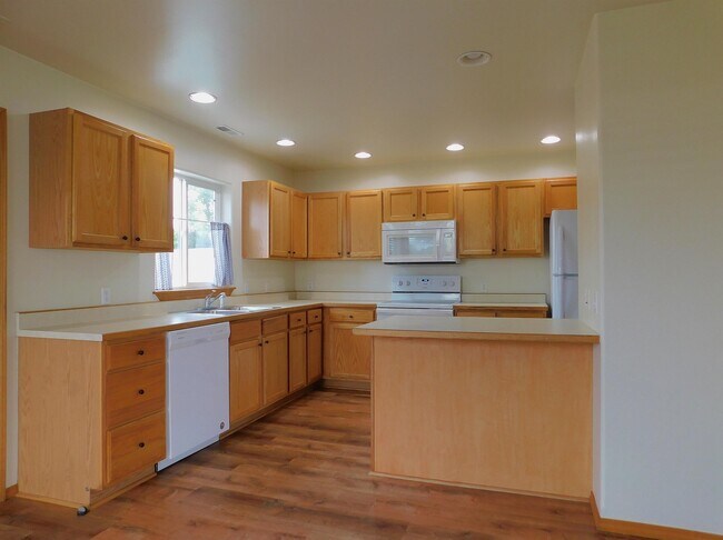 Building Photo - 1949 Greatview Dr